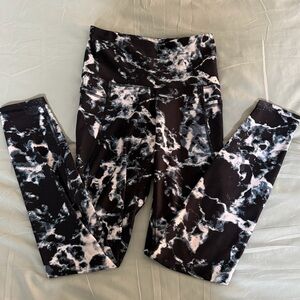 Old Navy Active Black and White Marble Leggings small A13